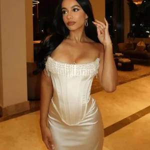 Robe Élégante | Bustier et Perles | Parfaite pour un événement chic ou une cérémonie