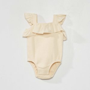 Body côtelé avec empiècement volanté Beige