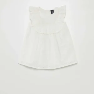 Robe avec broderies anglaises et volant blanc