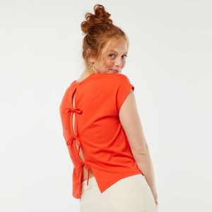 T-shirt à manches courtes avec dos ouvert ROUGE