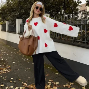 Pull Oversize Femme | Motif Cœurs Roses | Idéal pour Tenues Décontractées et Looks Détente
