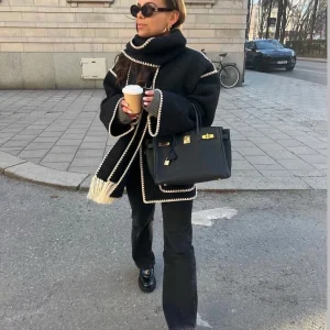 Cape Écharpe Intégrée : Chaleur Élégante Hiver