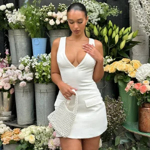 Robe courte blanche | Robe trapèze élégante | Parfaite pour un brunch ou une sortie d’été