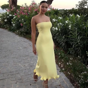 Robe Longue Bustier | Coupe Fluide | Ourlet Ondulé | Idéale pour les soirées et événements d’été