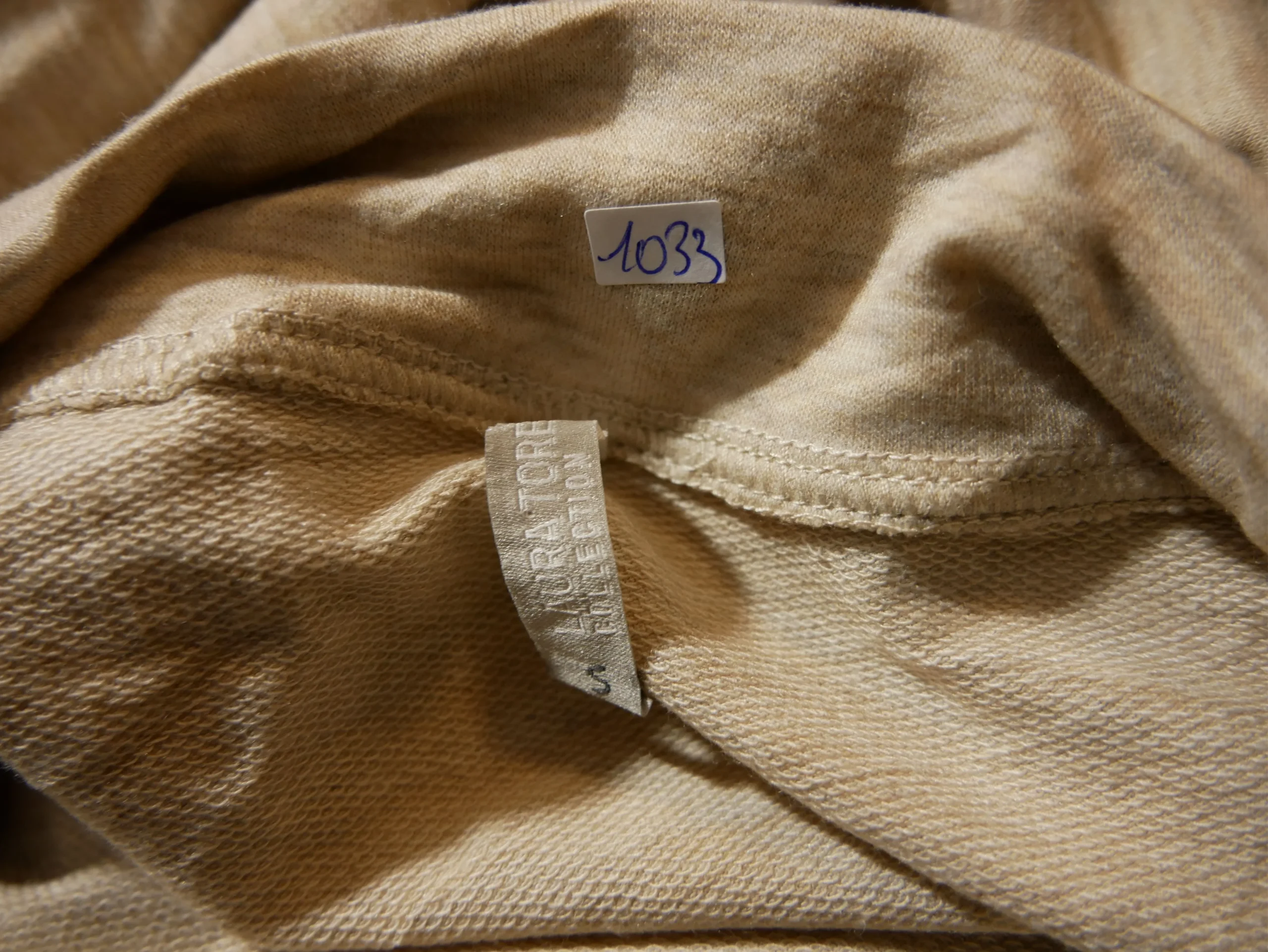 Pull beige à cordon Laura Torelli – Image 4