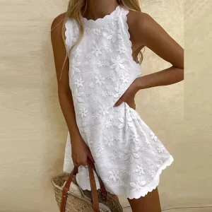 Robe Courte d’Été en Dentelle Fleurie | Style Moderne & Féminin