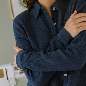 Chemise de pyjama femme en gaze de coton bio Daphné – Bleu Marine