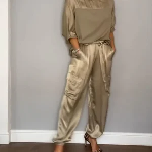 Ensemble élégant en satin de luxe pour femme
