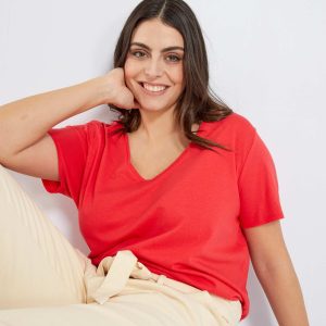 T-shirt en jersey à col V rouge