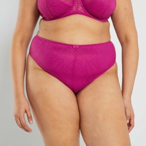Tanga en dentelle rose