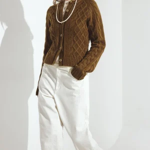 Cardigan Court en Maille Torsadée Classique pour Femme | Élégance Intemporelle et Chaleur