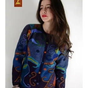 Cardigan Violet brodé en 100% laine d’alpaga