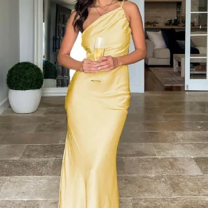 Robe Satin | Coupe Asymétrique | Fluide et Drapée | Idéale pour soirées d’été