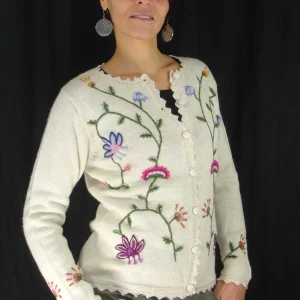 Cardigan blanc brodé en 100% laine d’alpaga